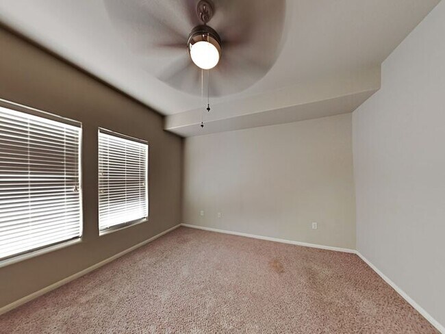 Building Photo - *No Application Fee* *$1,000 off First Mon...