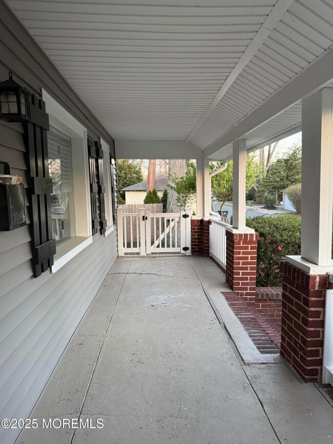 Building Photo - 615 Beechwood Ave