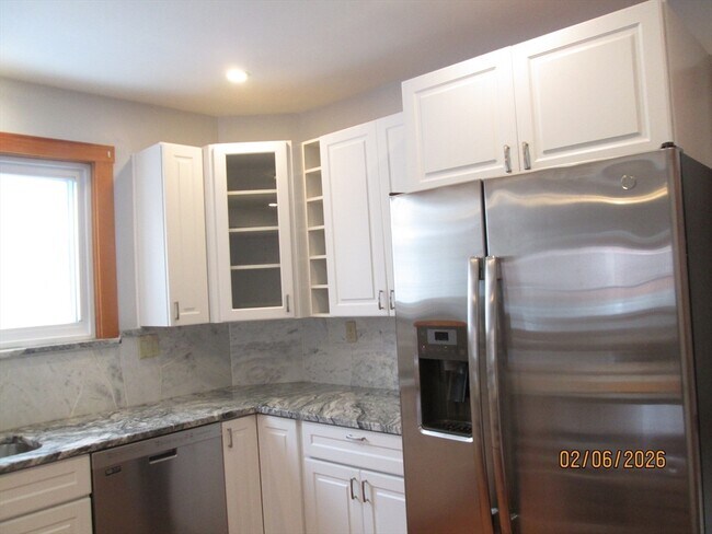 Building Photo - 38 Forest St