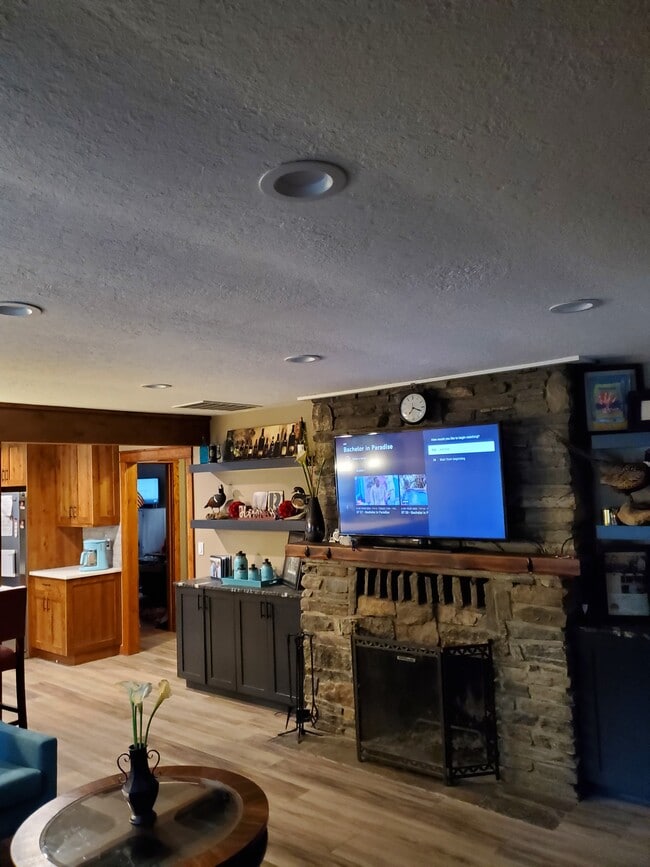 Building Photo - 985 Elo Rd