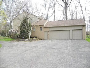 Building Photo - 955 Royal Arms Dr