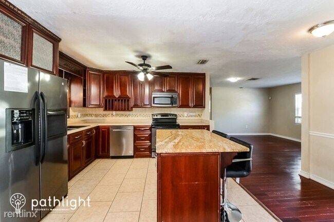 Building Photo - 3 br, 2 bath House - 5320 Hayden Blvd UNIT