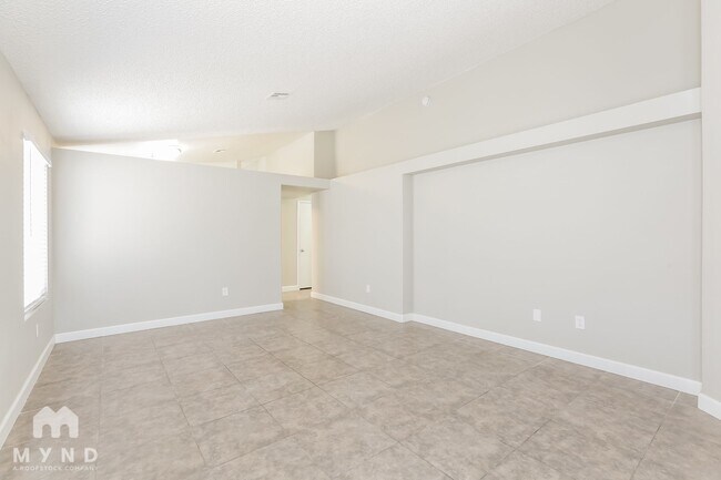 Building Photo - 2241 Goldhill Way