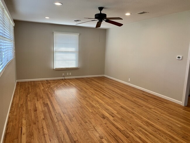 Building Photo - 1702 W College