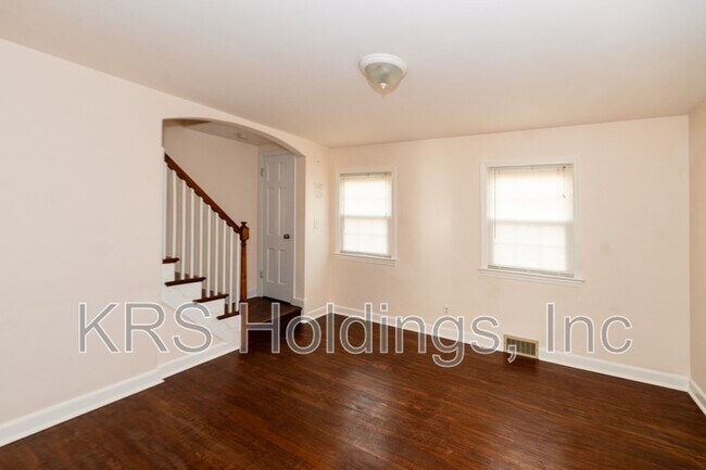 Building Photo - 210 S Glebe Rd