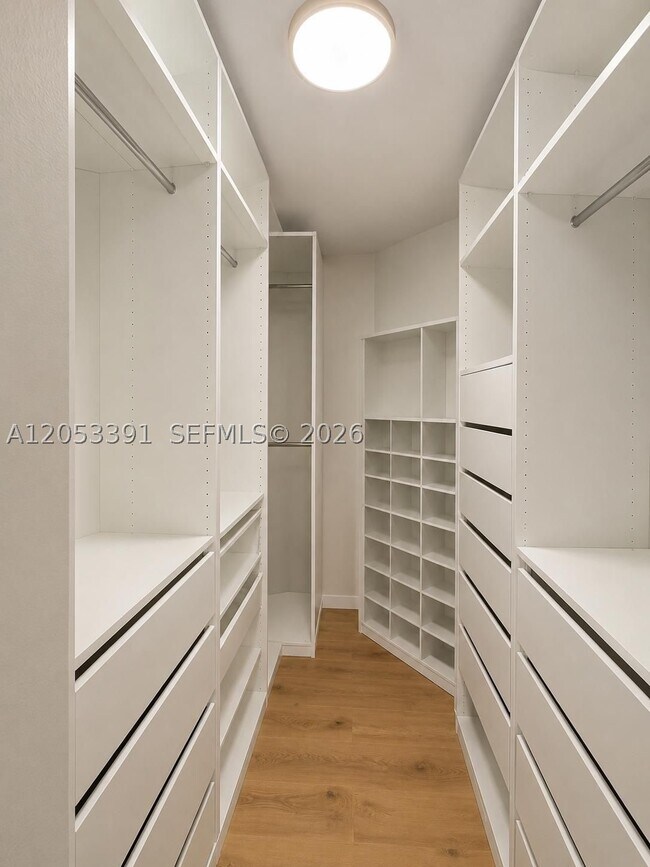 Foto del edificio - 9821 W Elm Ln