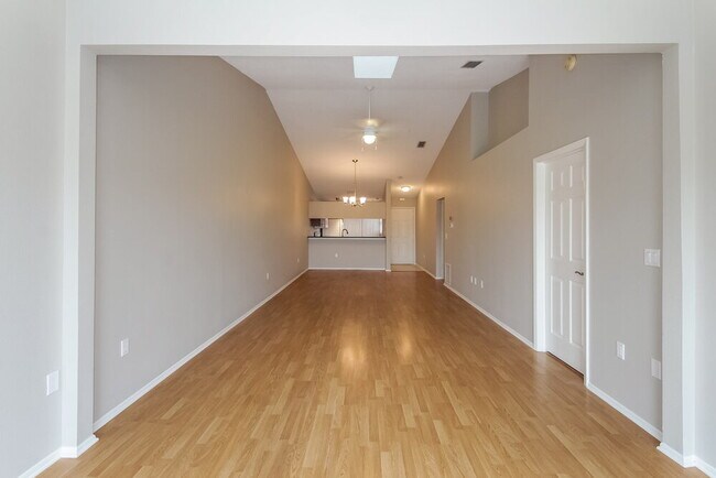 Building Photo - 825 Waterside Ln