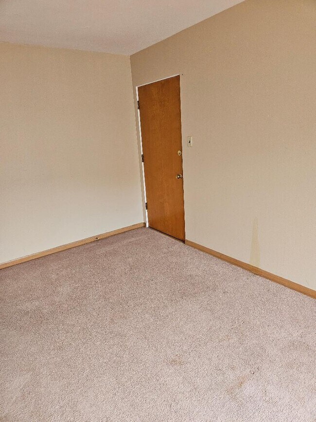 Photo - 1319 31st St Apartments