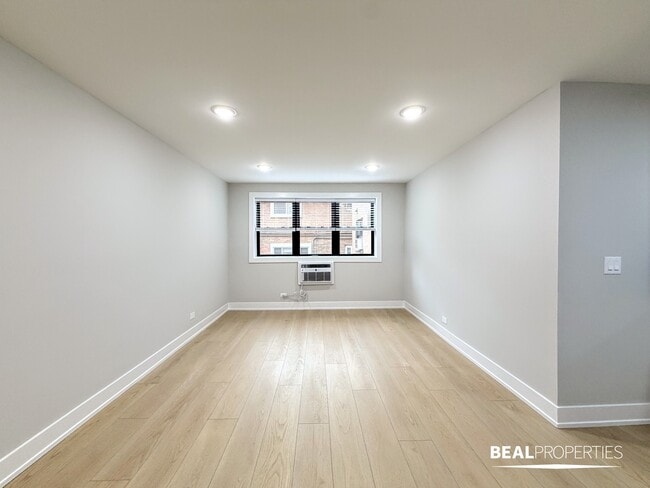 Building Photo - 530 W Aldine