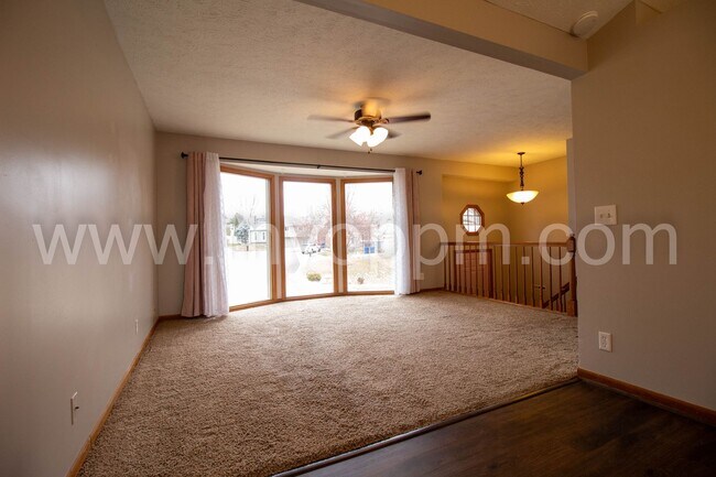 Foto del edificio - Must See! Well maintained 3 Bedrooms 2.5 B...