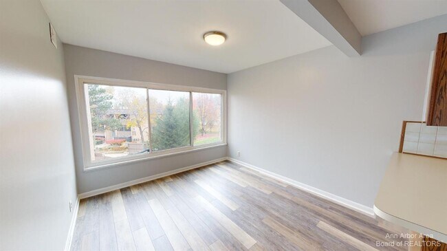 Building Photo - 2126 Pauline Blvd