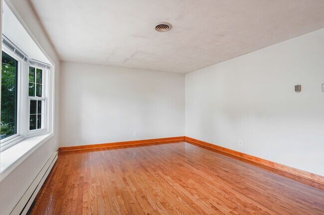 Foto del edificio - 408 Deerwood Dr