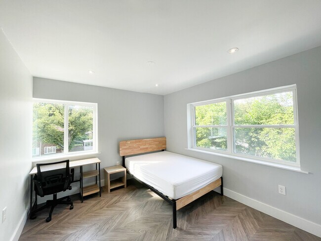 Photo - 4027 Beechwood Blvd Apartments