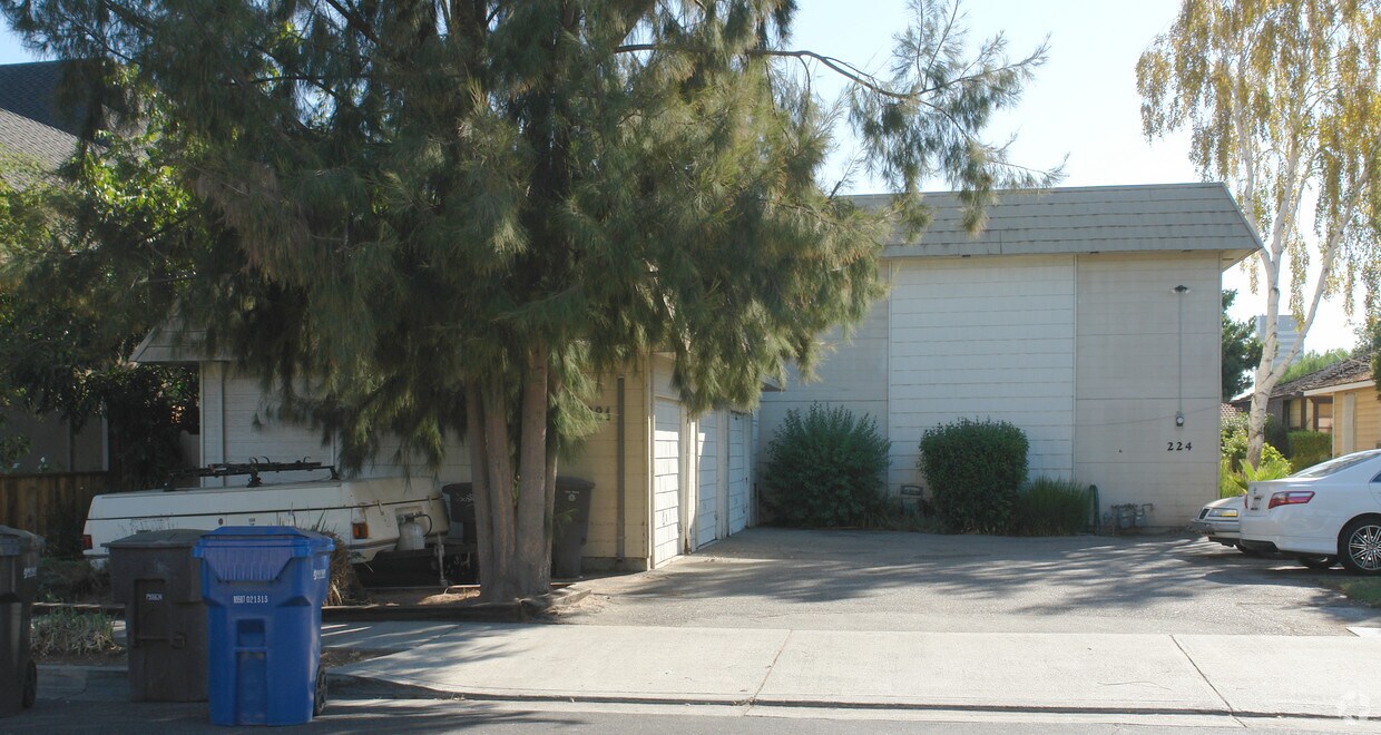 Building Photo - 224 N Central Ave