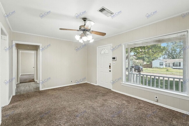 Foto del edificio - 1605 Maple Dr