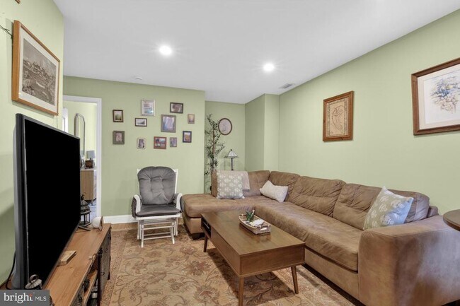 Foto del edificio - 4215 Ridge Ave