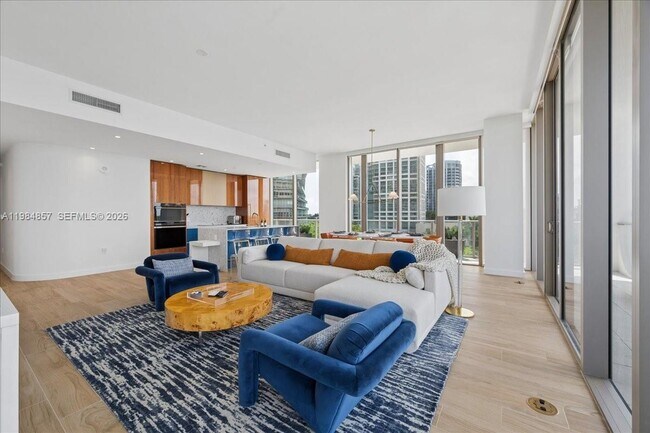 Foto del edificio - 2678 Tigertail Ave