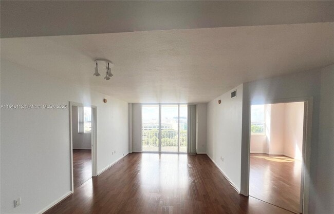 Foto del edificio - 19501 W Country Club Dr