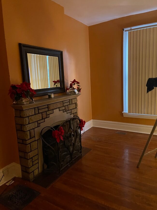 Living room - 5131 Cates Ave