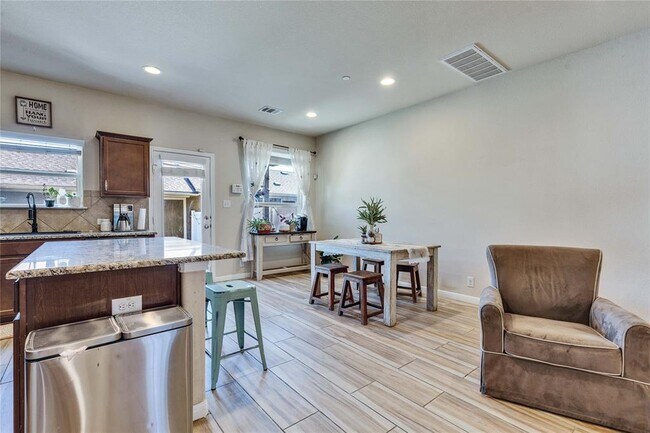 Foto del edificio - 1012 Lost Pines Ln
