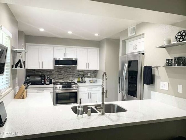 Building Photo - 28713 Conejo View Dr