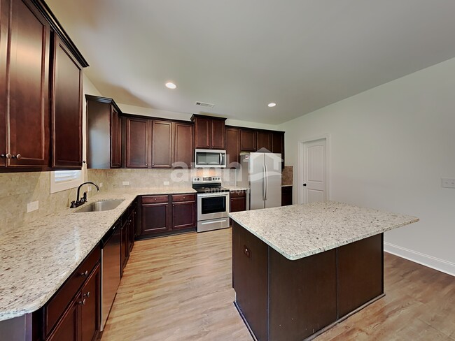 Building Photo - 1078 Hartwell Rd