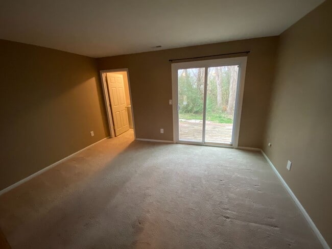 Building Photo - Charming 2-Bedroom Duplex in a Convenient Location!