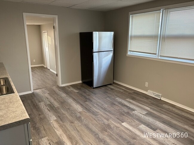 Building Photo - 5001 Magoun Ave