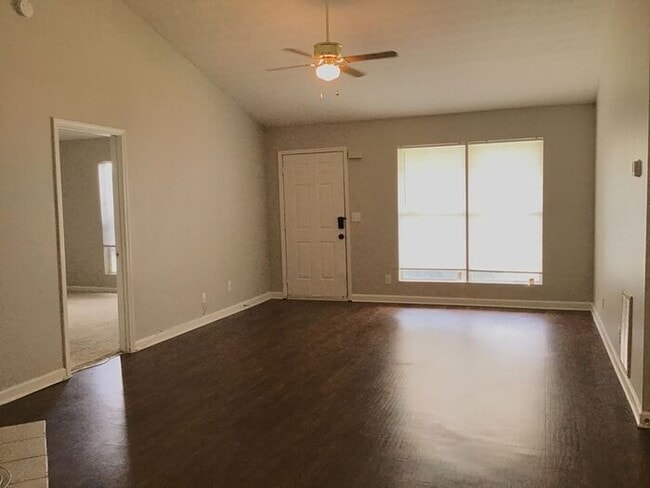 Building Photo - 9274 Club View Trace