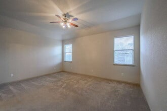 Building Photo - 12805 Shady Springs Dr
