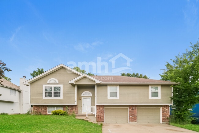 Building Photo - 1106 SE Scenic Dr