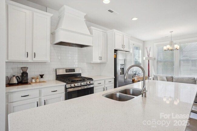 Building Photo - 562 Amalfi Dr