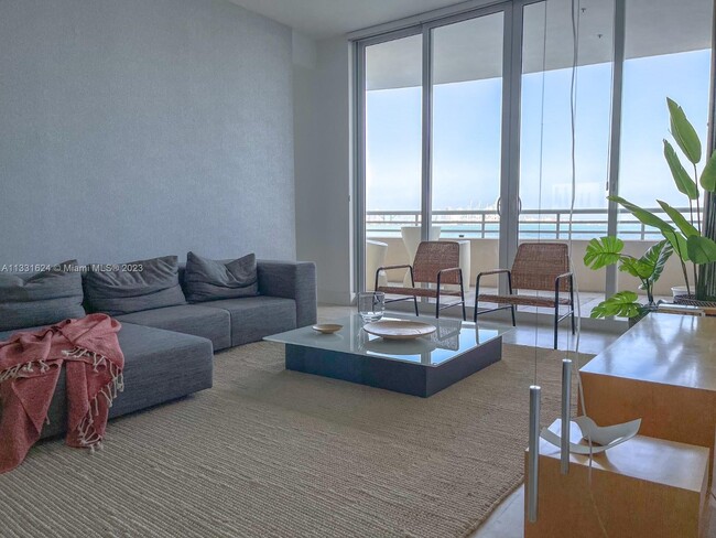 Building Photo - 808 Brickell Key Dr