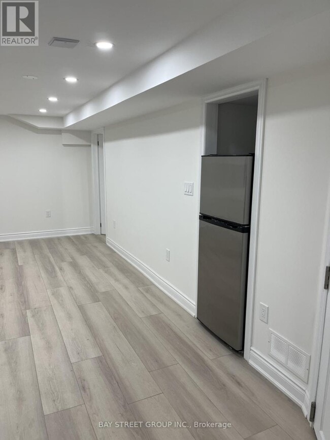 Building Photo - 114 Mill St N