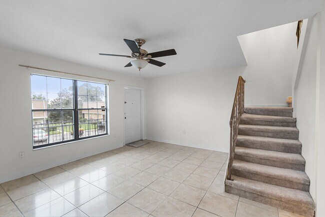 Building Photo - 6095 Village Cir N
