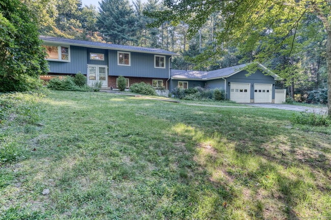 Building Photo - 16 Westgate Ln