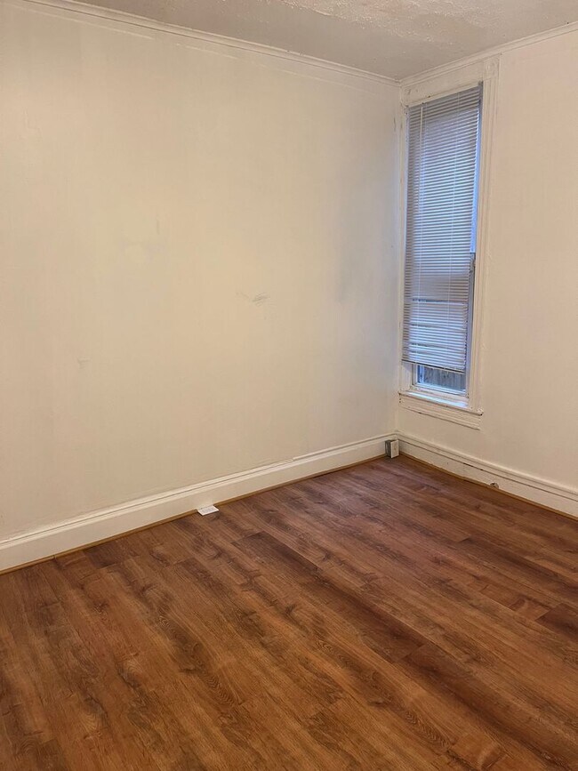 Foto del edificio - 1918 Penrose Ave