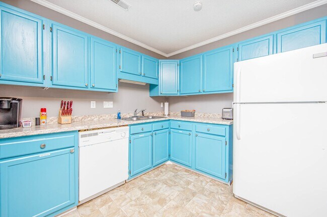 Building Photo - 495 Coronation Drive