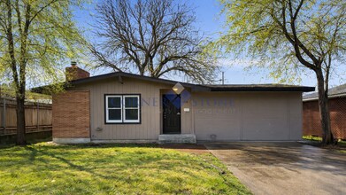 Building Photo - 1218 E Logan St