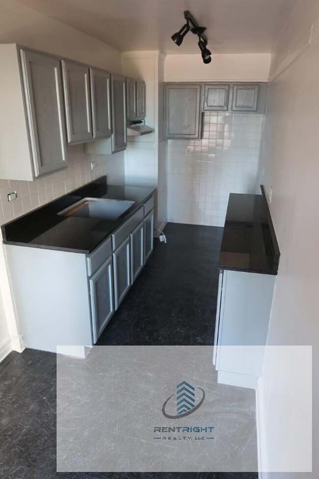 Building Photo - 426 W Briar Pl