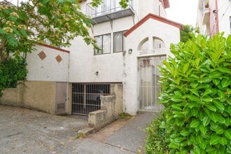 Building Photo - 2570 Virginia St
