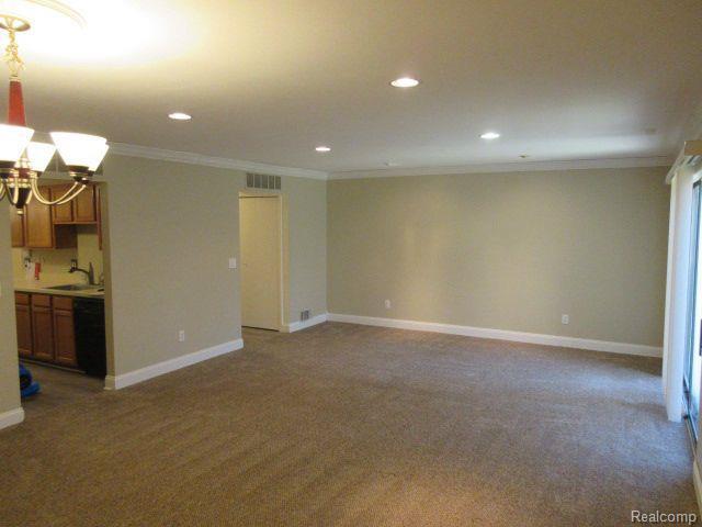 Building Photo - 27213 Farmbrook Villa Dr