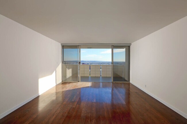 Foto del edificio - 8787 Shoreham Dr