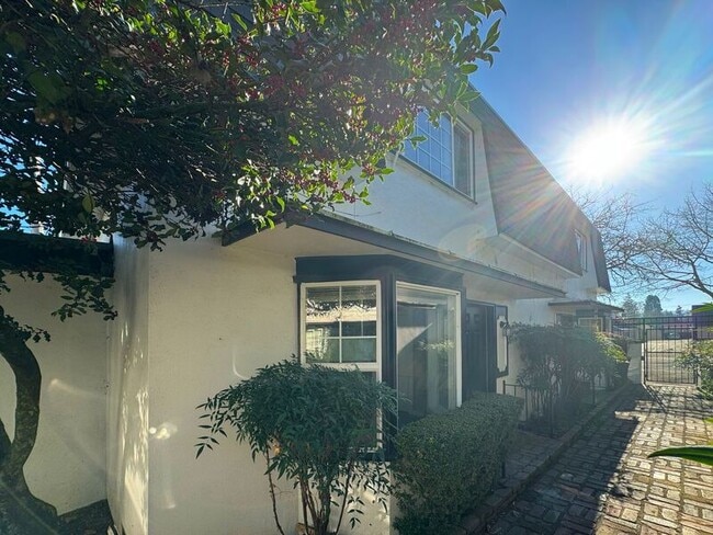 Photo - 1117 W 6th Ave House