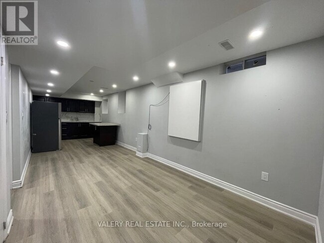 Building Photo - 13 Frampton Rd