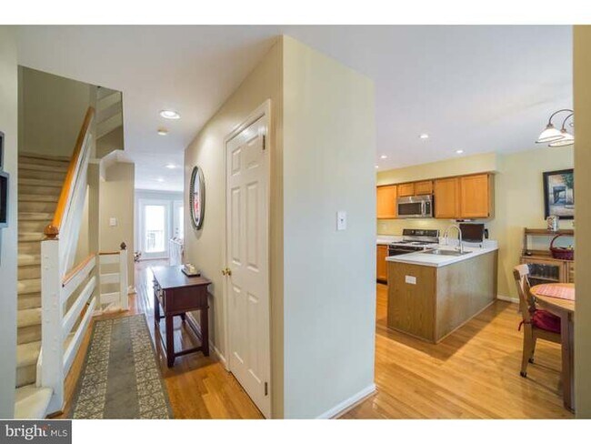 Building Photo - 427 Oakmont Ct