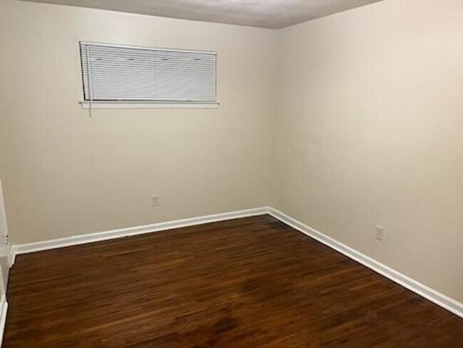 Foto del edificio - Available Now!