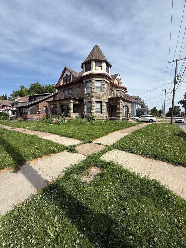 Building Photo - 502.5 N 16th St