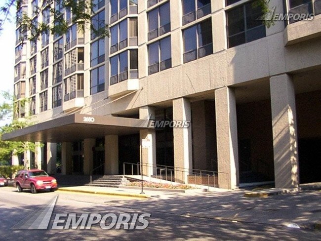 Building entrance - 2650 N Lakeview Ave