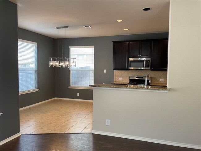 Building Photo - 8709 White Ibis Dr